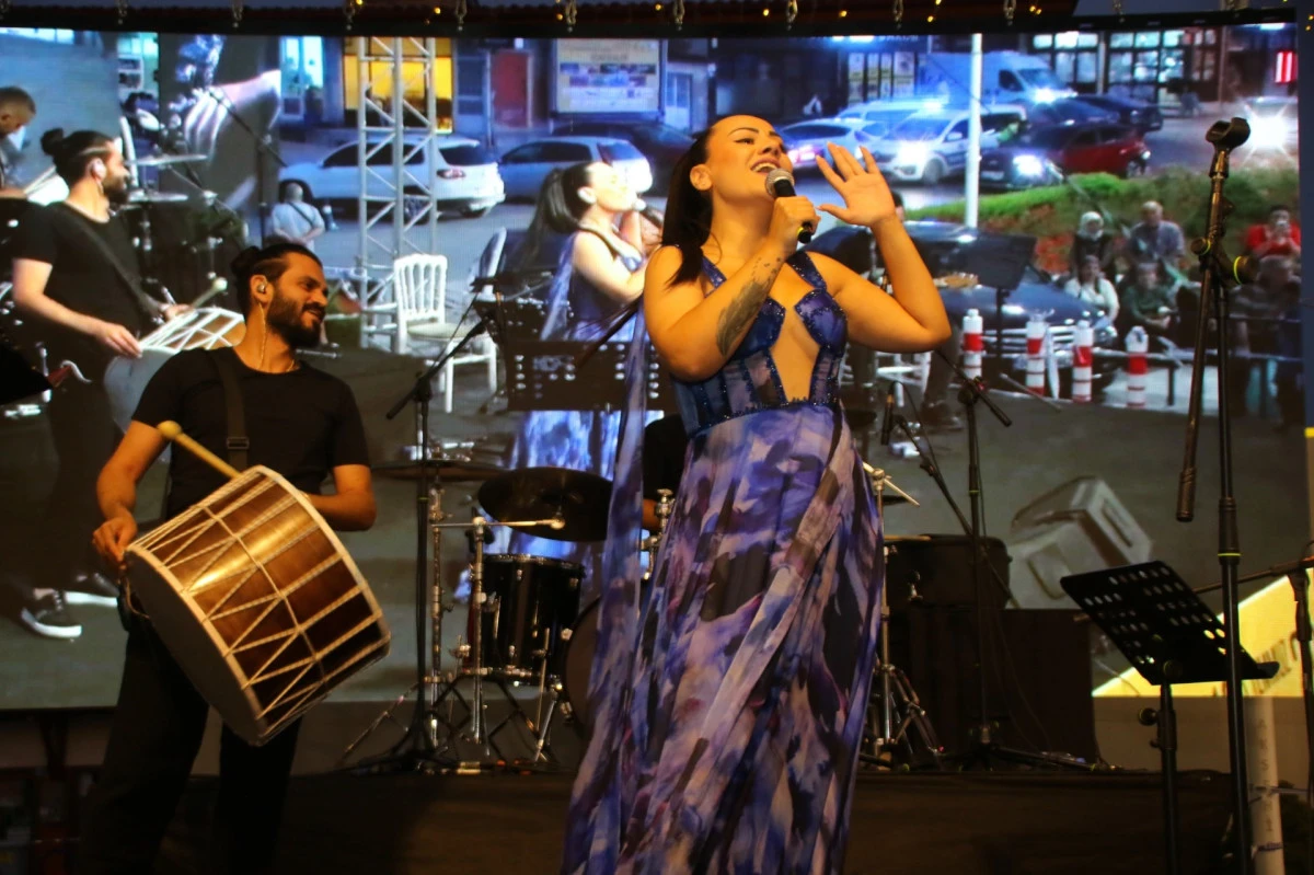 Akşehirlilerle Müzik Var Coşku var Hüsne Ozan Var