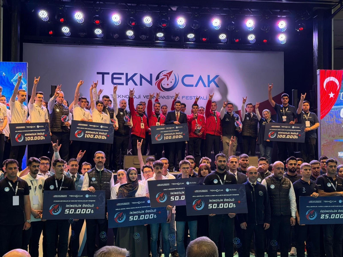 Başkan T&uuml;rker T&uuml;rkoğlu: "T&uuml;rk Gen&ccedil;liği T&uuml;rkiye Y&uuml;zyılı'nın Mimarı Olacaktır"