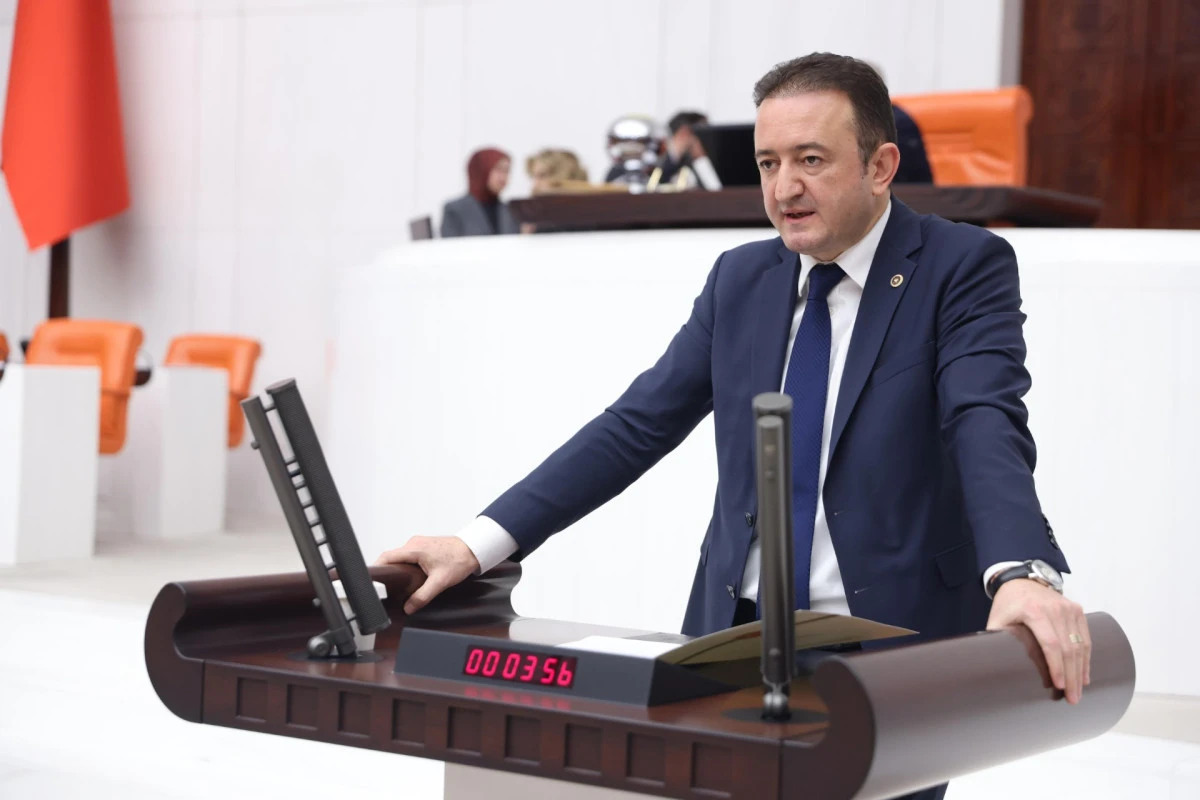 CHP&rsquo;li Barış Bektaş&rsquo;tan iktidara uyarı: İş d&uuml;nyasının ihtiyacı propaganda değil, g&uuml;ven veren ekonomik adımların atılmasıdır