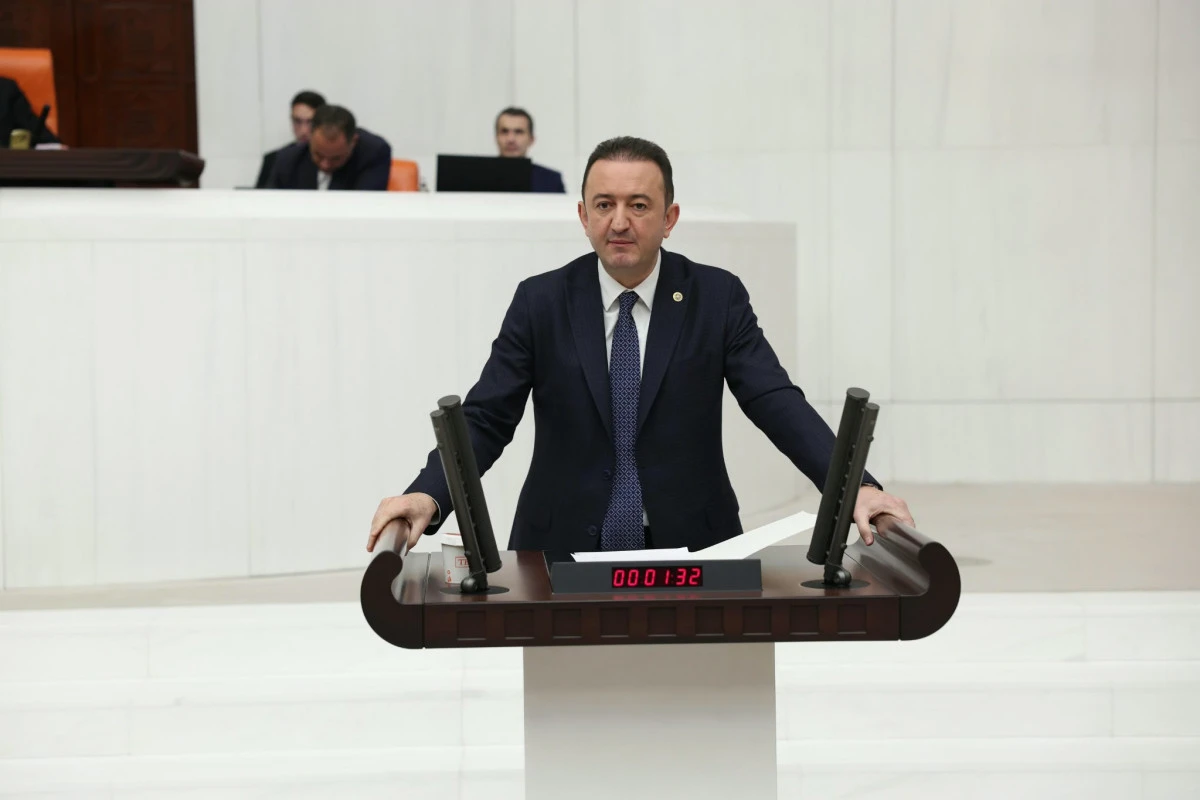 CHP&rsquo;li Bektaş: Devlet bir eliyle desteklediği &ccedil;ift&ccedil;iyi diğer eliyle cezalandırıyor