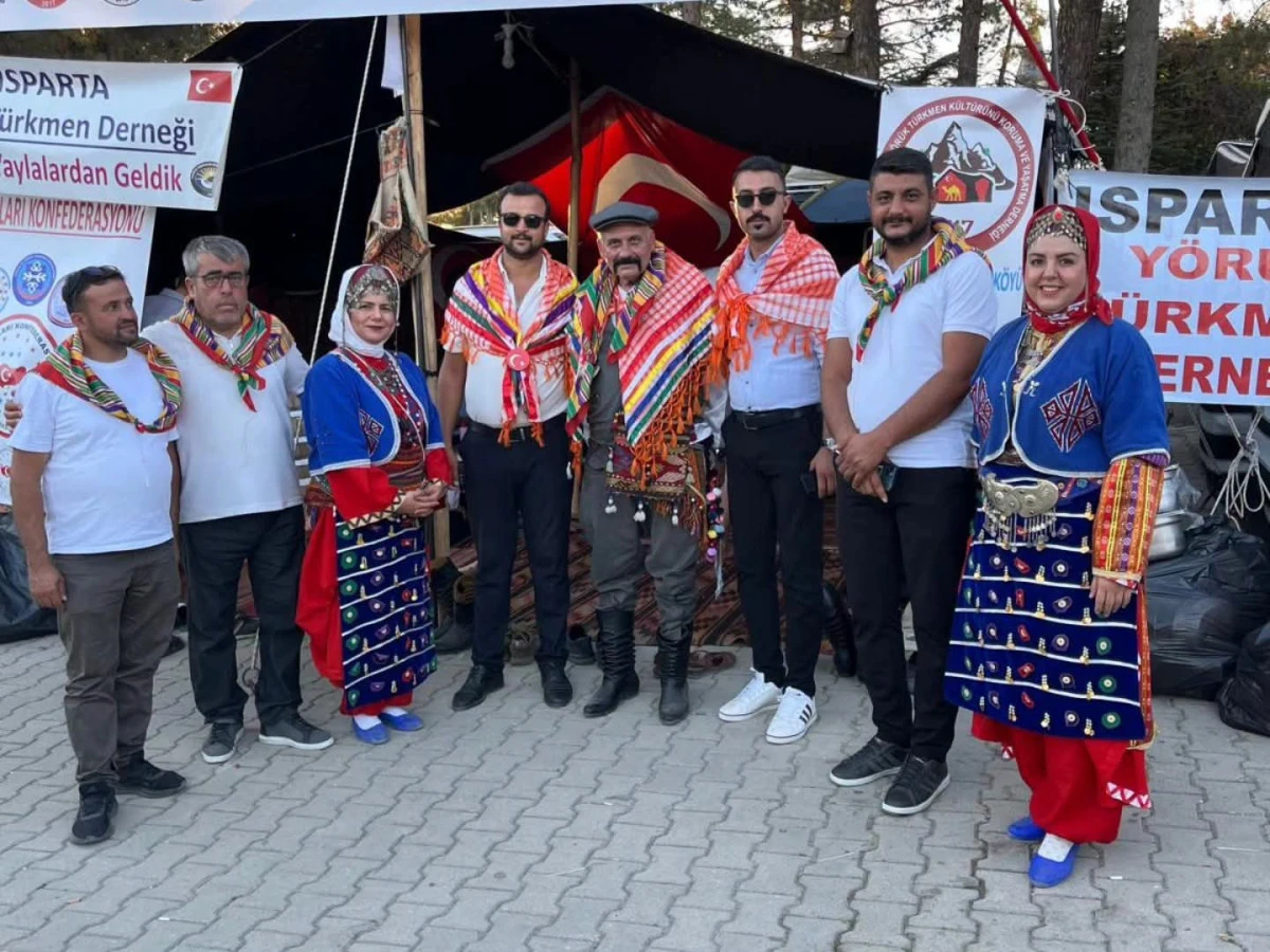 &Ccedil;umra Y&ouml;r&uuml;kleri S&ouml;ğ&uuml;t'te K&ouml;kleriyle Buluştu