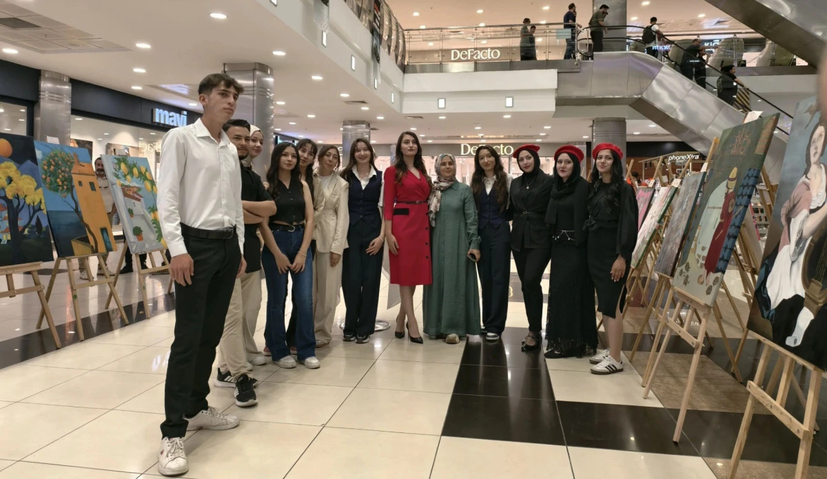 &Ccedil;umra&rsquo;dan Konya&rsquo;ya Uzanan Sanat K&ouml;pr&uuml;s&uuml;: Gen&ccedil;lerin İ&ccedil; D&uuml;nyası &lsquo;Spectrum&rsquo; Sergisinde Hayat Buldu