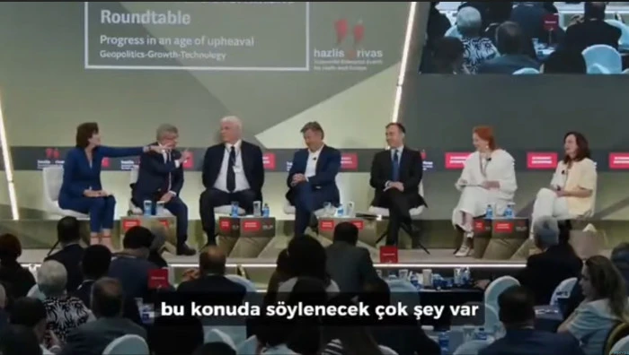 Davutoğlu Atina'da T&uuml;rkiye'ye Y&ouml;nelik 'İŞGAL' İthamlarına Cevap Verdi