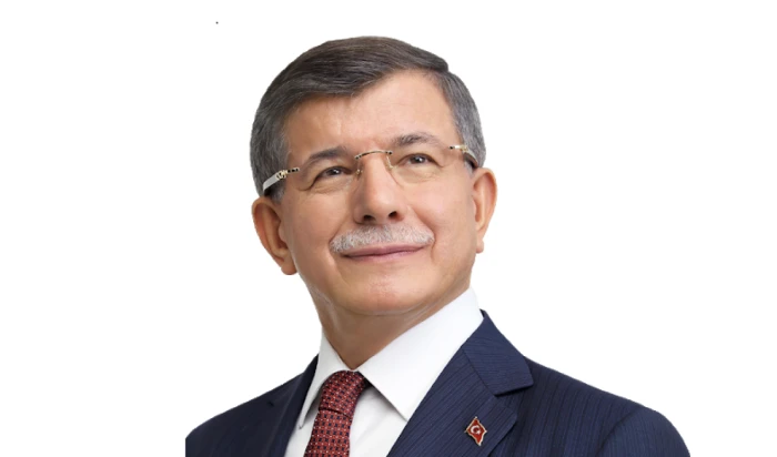 Davutoğlu&rsquo;ndan bayrağa y&ouml;nelik saygısızlığa sert tepki