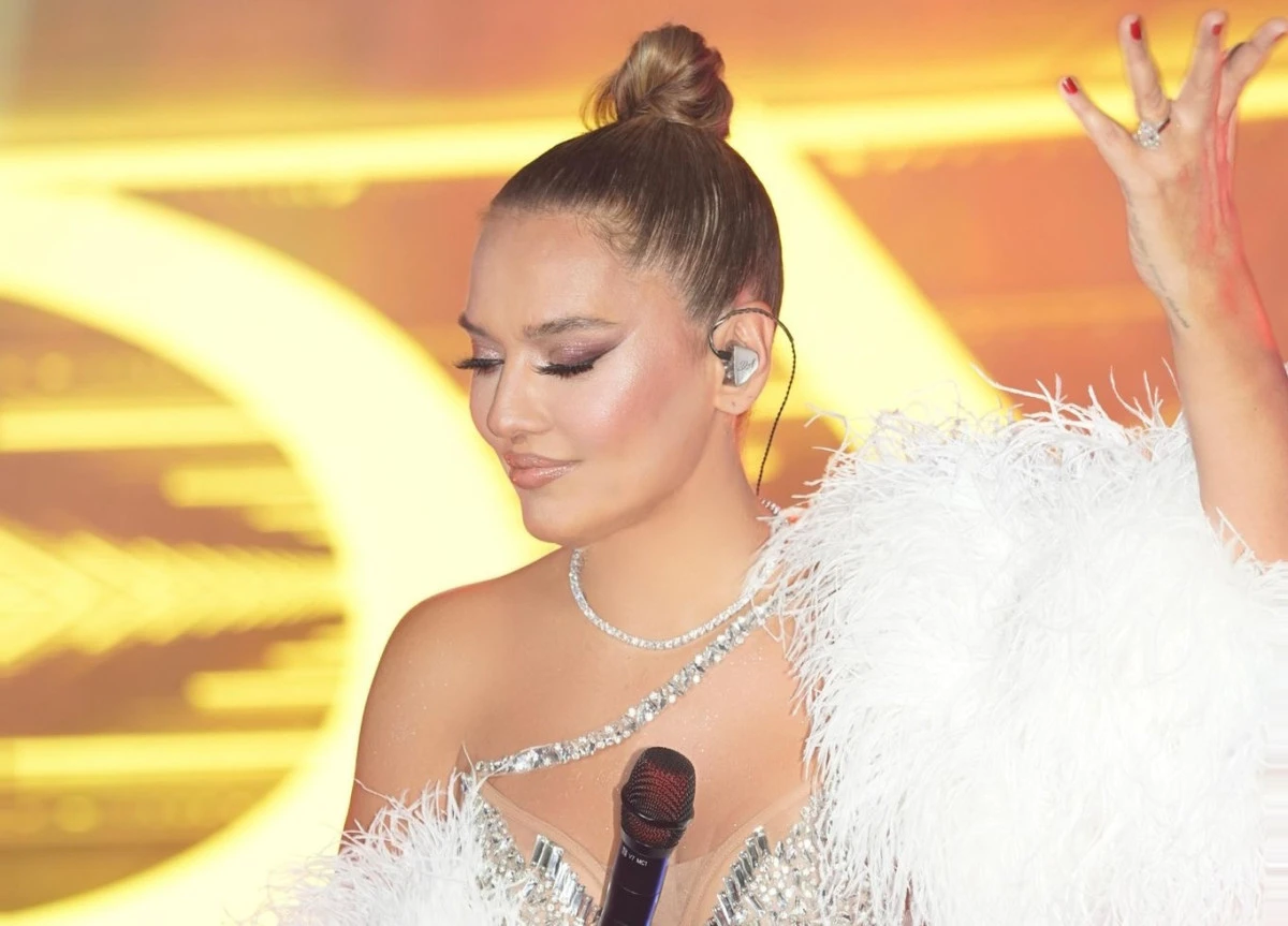 Demet Akalın’dan Muhteşem Konser!