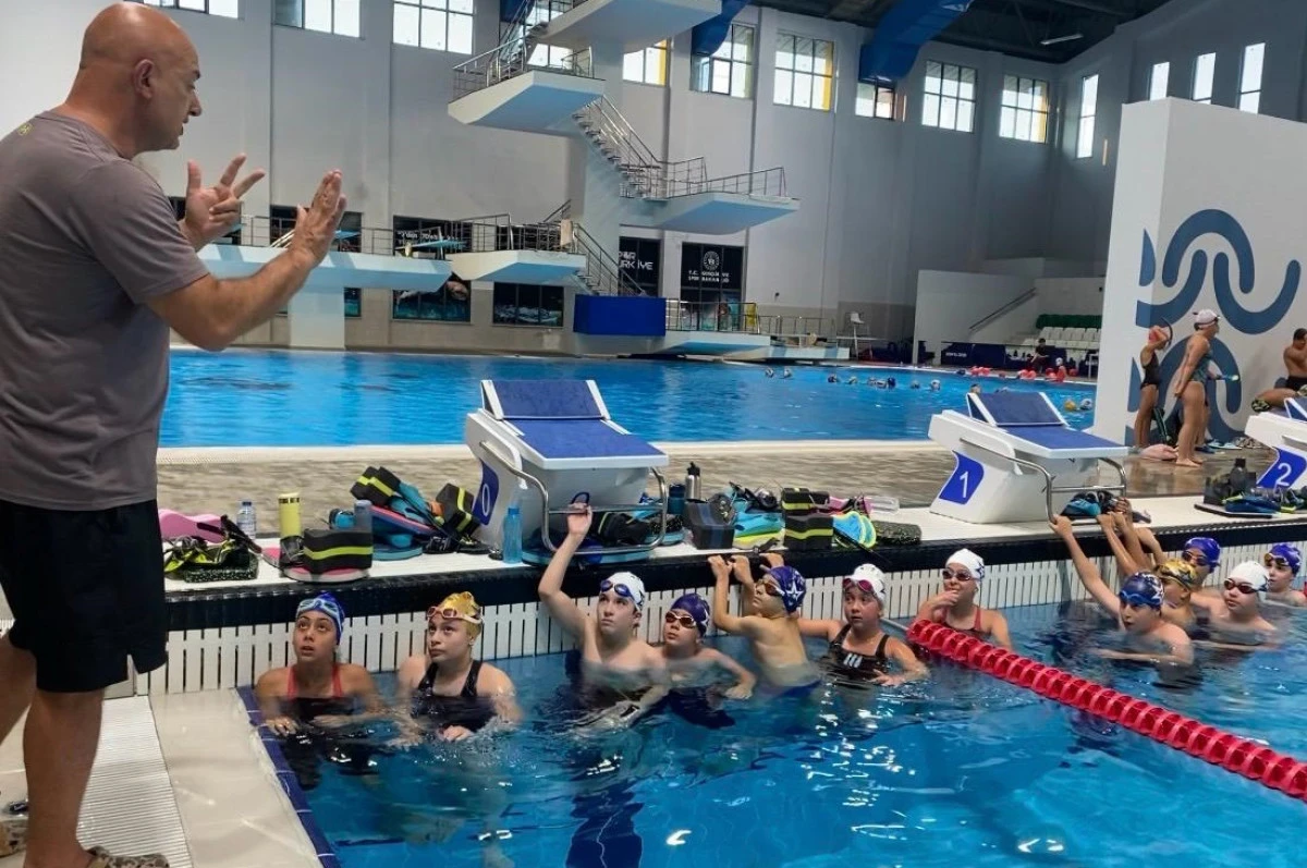 Deniz Yıldızları Y&uuml;zme Kul&uuml;b&uuml;&rsquo;nden farklı eğitim modeli