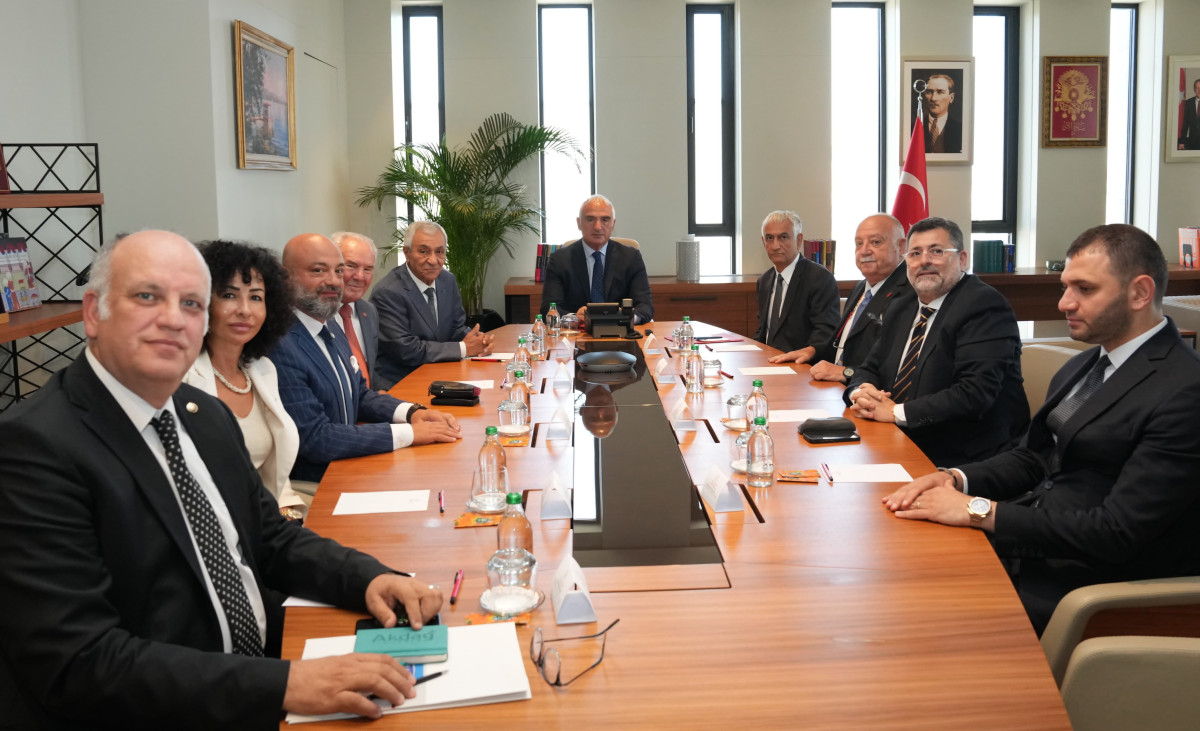FIJET’ Yönetiminden Kültür ve Turizm Bakanı Ersoy’a Ziyaret