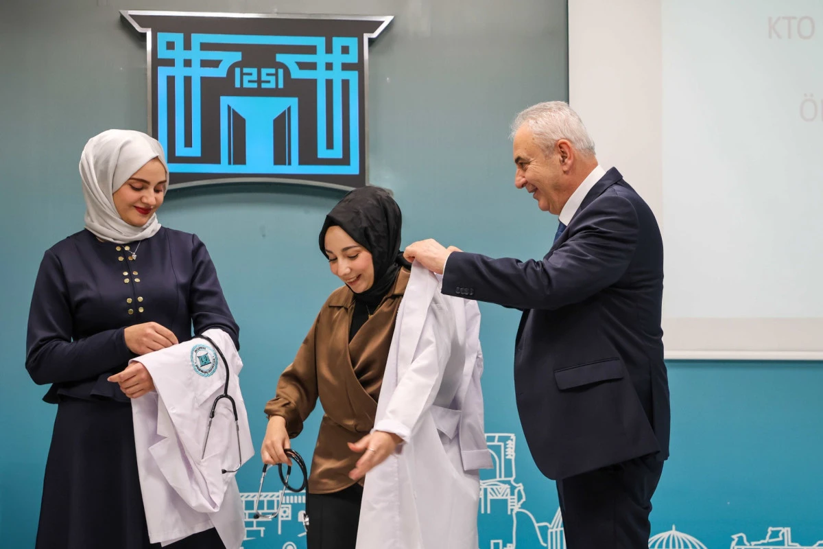 Geleceğin Hekimi Tıp Fakültesi 1. Sınıf Öğrencileri Beyaz Önlüklerini Giydi