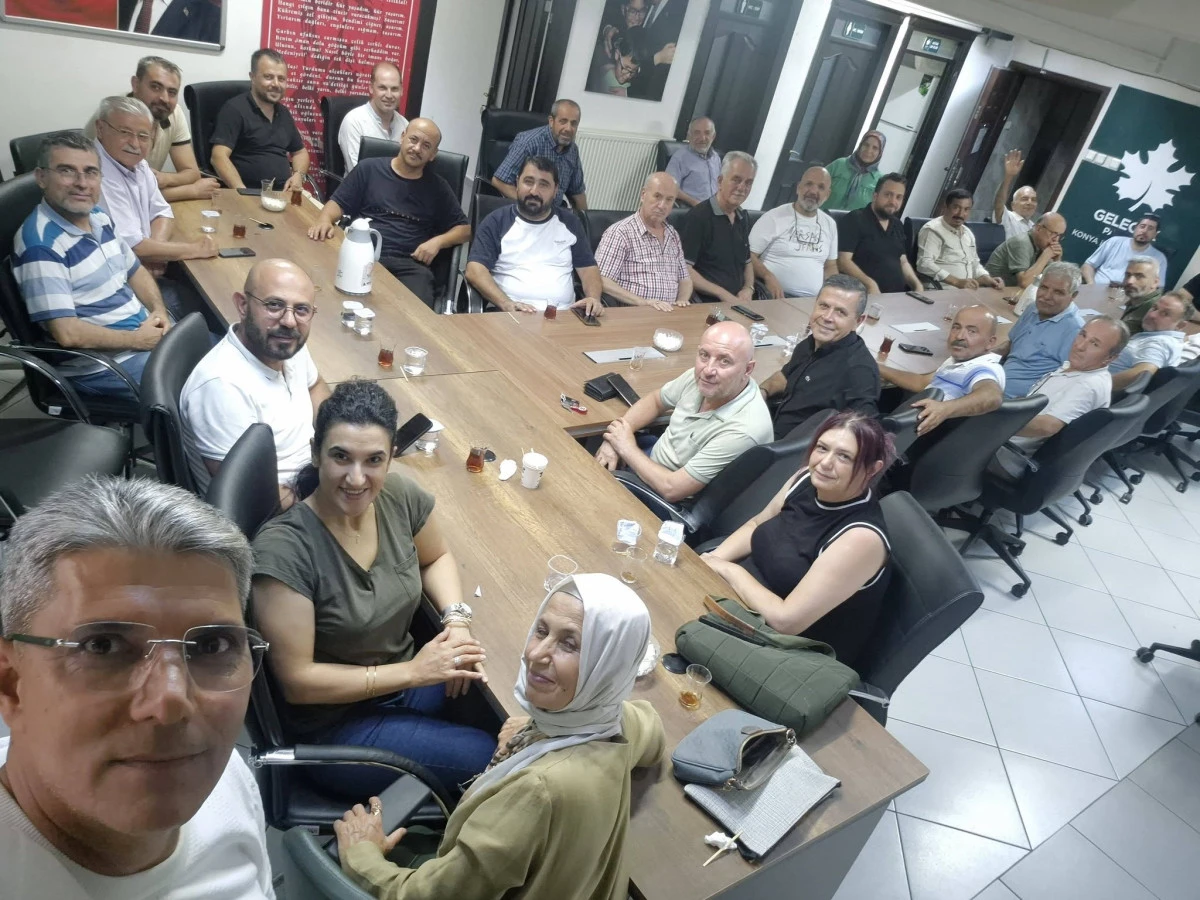 Gelecek Partisi İl Başkanı Son Toplantısını Yaptı; Helalleşti, Vedalaştı ve İ&ccedil;ini D&ouml;kt&uuml;
