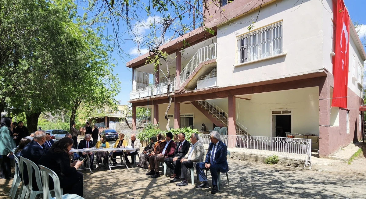 Gelecek Partisi&rsquo;nden 23 Nisan Mesajı: 'Resepsiyonda Değil, &Ccedil;ocukların Yanındayız'