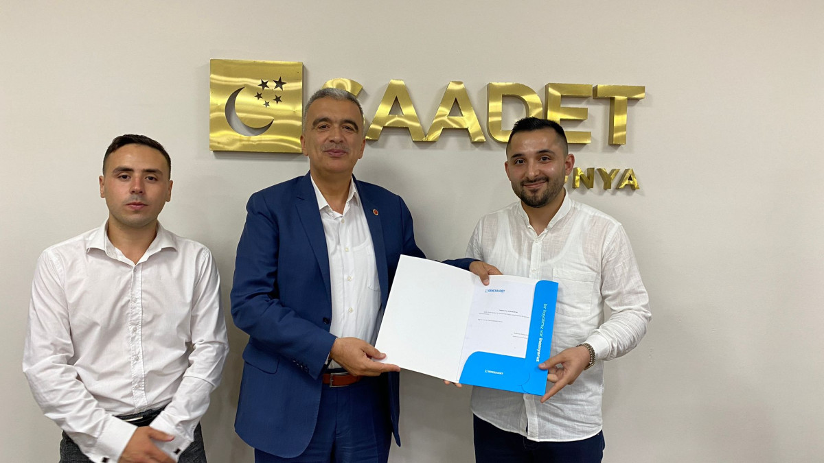 Genç Saadet Karatay'da Bayrak Değişimi