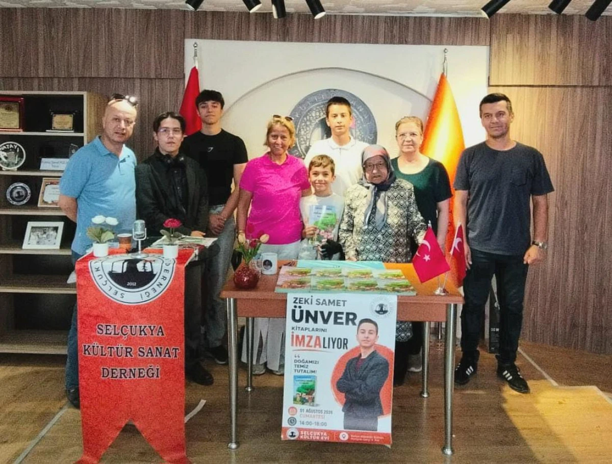 Gen&ccedil; Yazar Zeki Samet &Uuml;nver, Sel&ccedil;ukya K&uuml;lt&uuml;r Evi'nde Okurlarıyla Buluştu