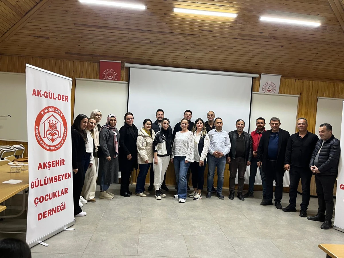 G&uuml;l&uuml;mseyen &Ccedil;ocuklar Derneği&rsquo;nde Genel Kurul Heyecanı