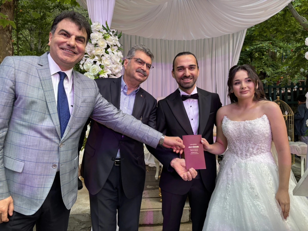 İşcan ve Sezgin Ailelerinin Mutluluk G&uuml;n&uuml;