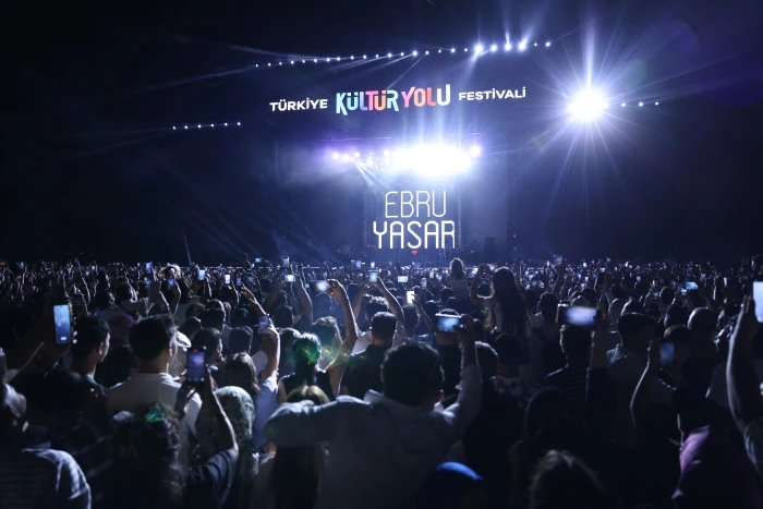 Konya K&uuml;lt&uuml;r Yolu Festivali'nde Ebru Yaşar Coşkusu