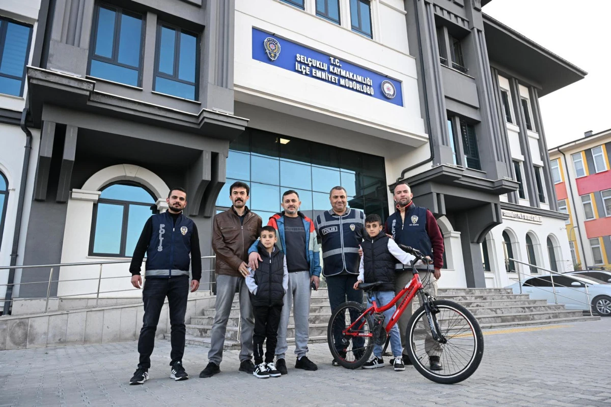 Konya'da &Ccedil;alınan 14 Bisiklet Sahiplerine Teslim Edildi, 8 Hırsız Tutuklandı