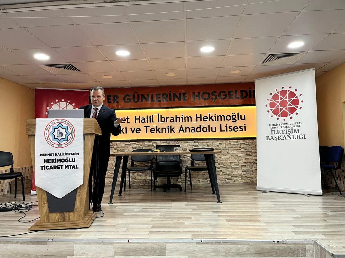 Konya&rsquo;da &Ouml;ğrencilere Dezenformasyonla M&uuml;cadele ve G&uuml;venli Sosyal Medya Kullanımı Eğitimi Verildi