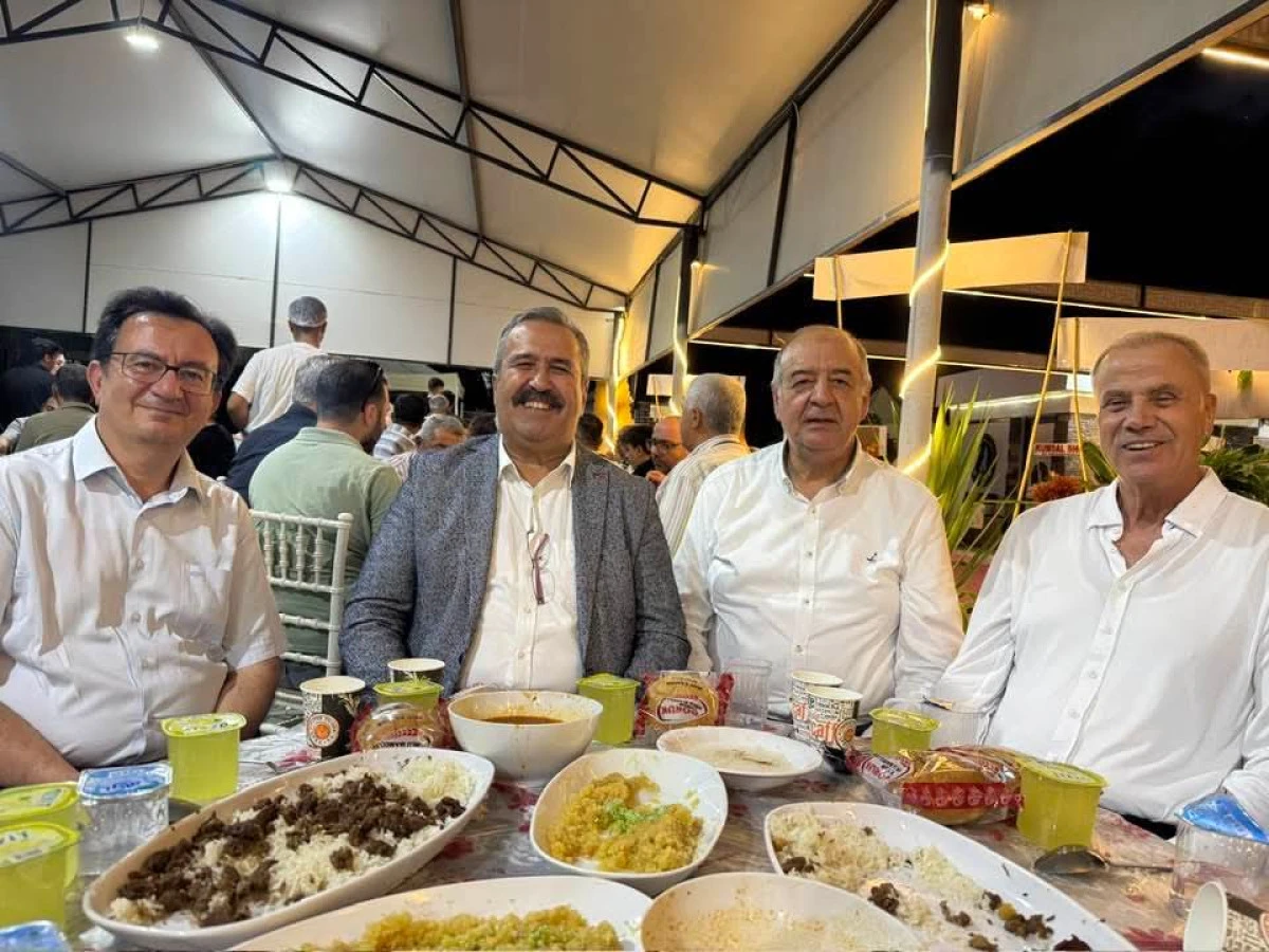 Konya&rsquo;da Siyaset ve İş D&uuml;nyasını Buluşturan Nik&acirc;h: M. &Ouml;mer Solak&rsquo;ın Kızının Mutlu G&uuml;n&uuml;