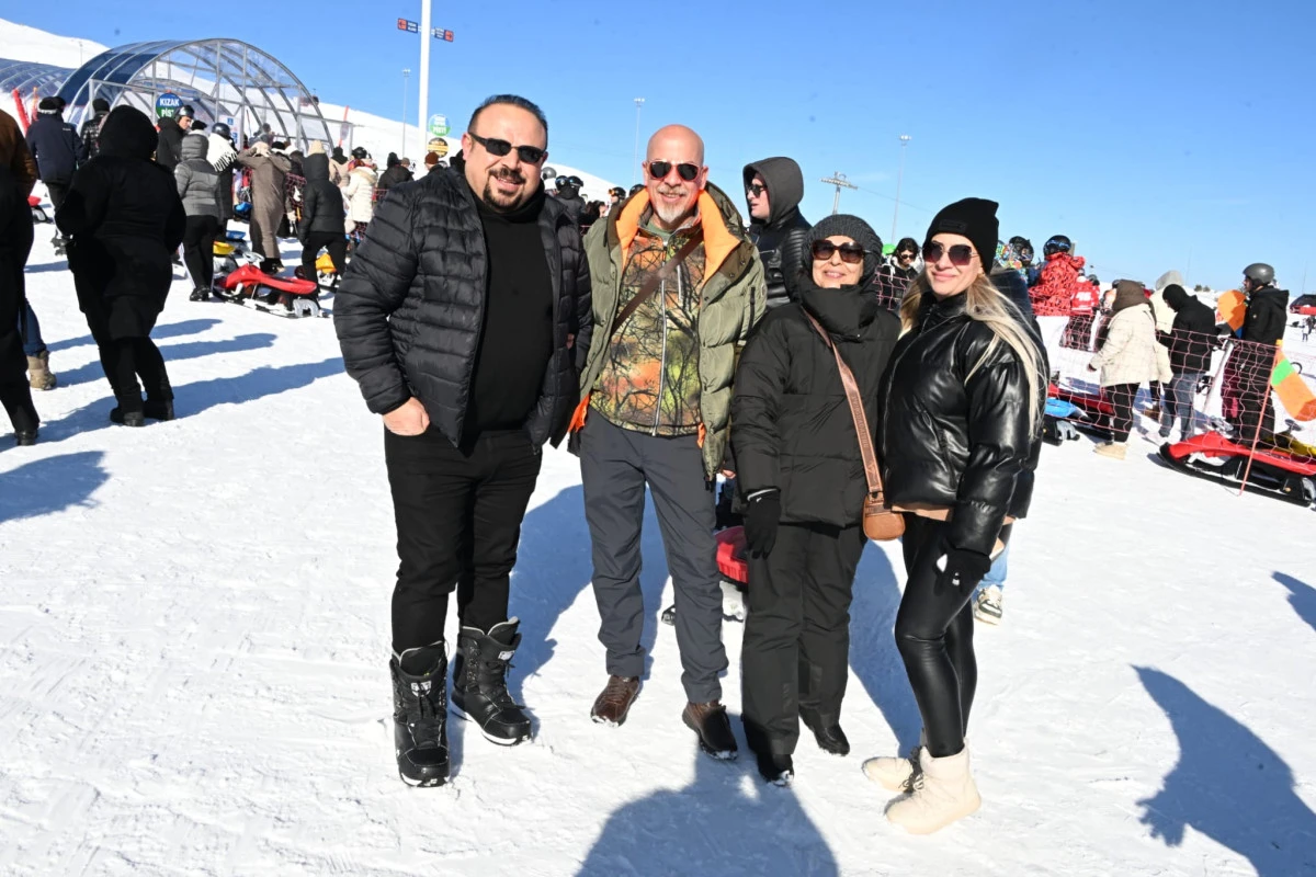 Konyalı berber ve kuaf&ouml;rler kar keyfini Erciyes'te yaşadı