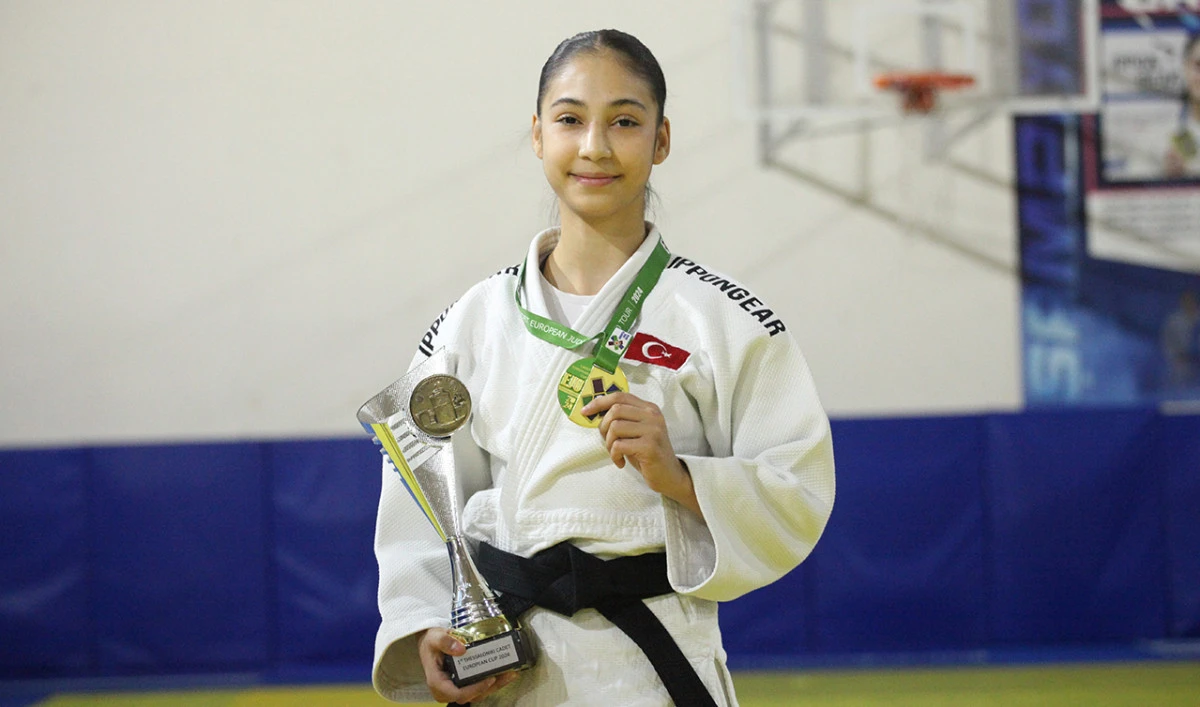 Milli Gururumuz Fatma Zehra Meki'den Tarihi Zafer ve Anlamlı Mesaj