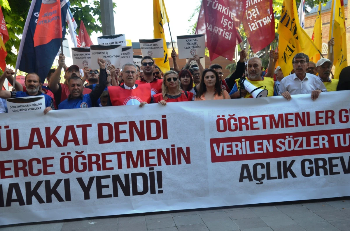 &Ouml;ğretmenler, taleplerinin yasalaşmasını istiyor