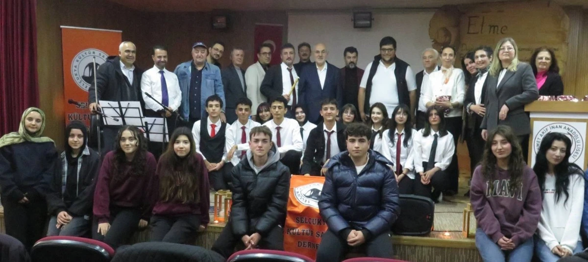 Sel&ccedil;ukya Mehmet Akif İnan Anadolu Lisesi&rsquo;nde G&ouml;n&uuml;lleri Fethetti