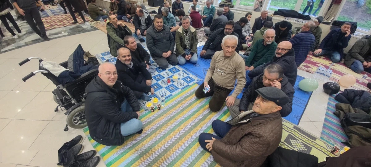 Sel&ccedil;ukya Şairleri Deliler ve Dahiler İftarına Katıldı