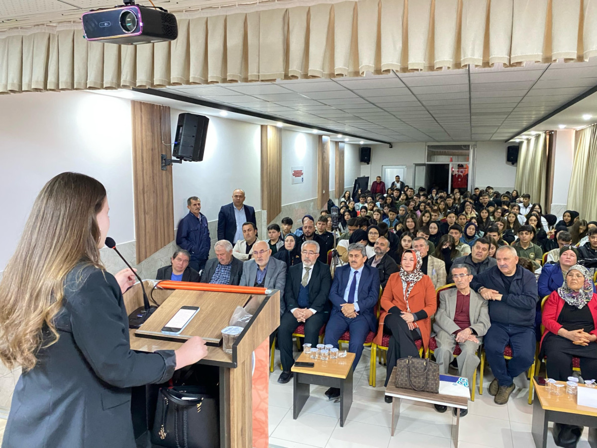 Selçukya Şairleri Tarihi Çumra Cumhuriyet Lisesinde