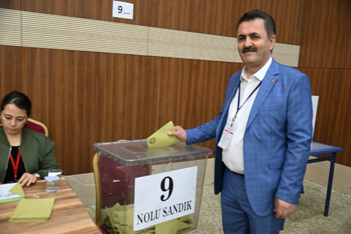 Şof&ouml;rler Odası'nda Ahmet Şen,  b&uuml;y&uuml;k oy farkıyla yeniden başkan oldu 