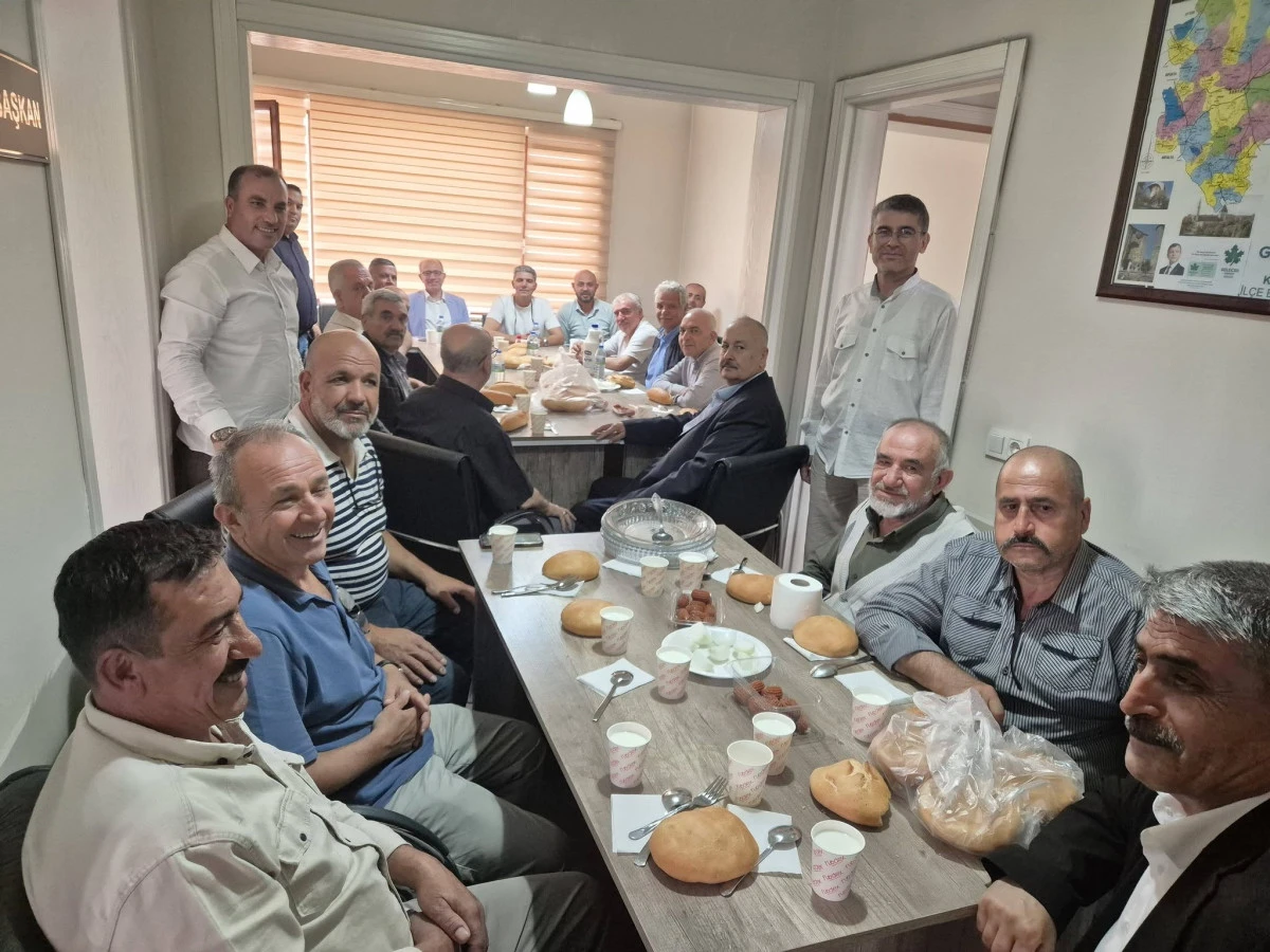 Tabela İndi, G&ouml;n&uuml;l Bağı Kopmadı: Gelecek Partisi Konya Teşkilatında Dostluk Baki