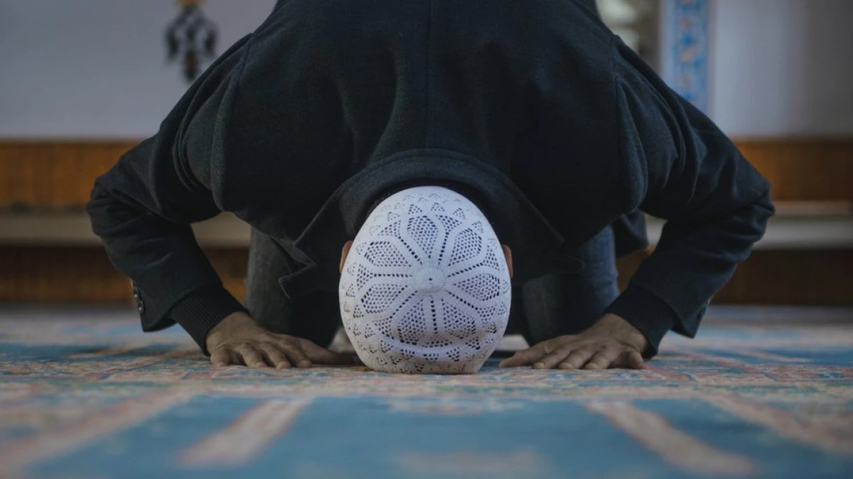 Türkiye'nin İnanç Profili Ortaya Çıktı: Her 10 Kişiden 9'u Allah'ın Varlığına İnanıyor, Ancak Arapça Kuran Okuma Oranı %30'da Kaldı