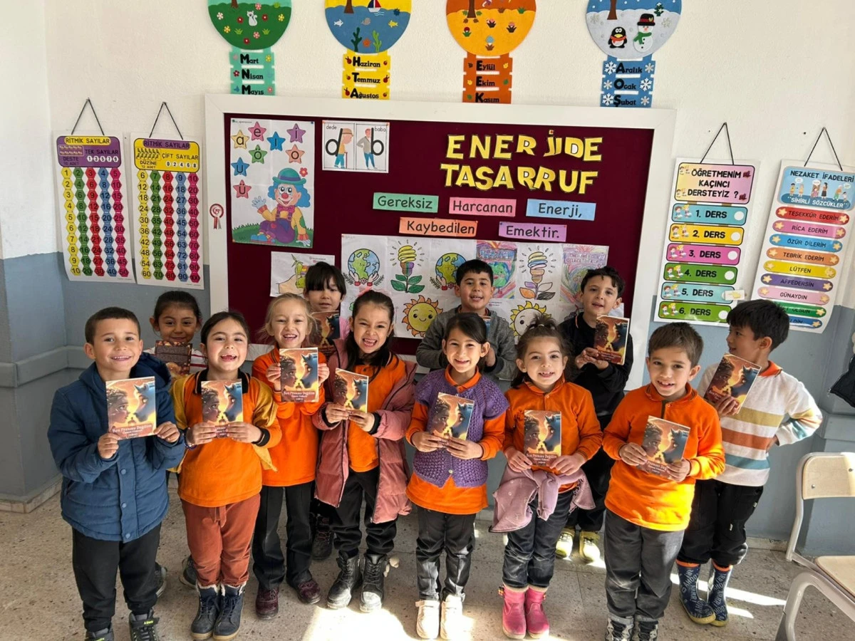 Yazar ve &Ouml;ğretmen &Ouml;zlem Yıldırım'dan Gazeller K&ouml;y&uuml;'ndeki &Ccedil;ocuklara Kitap Yoldaşlığı