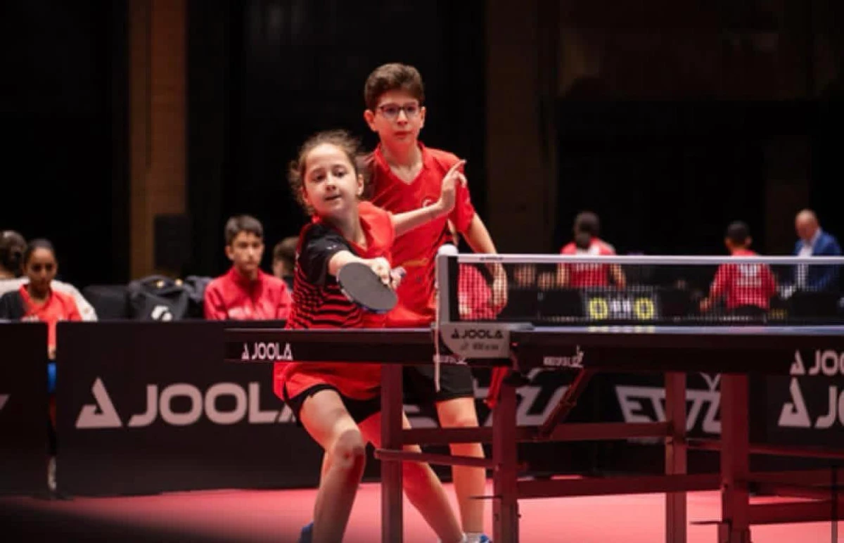 Y&Ouml;NTEM Koleji &ouml;ğrencisi Defne &Uuml;z&uuml;mc&uuml; Avrupa şampiyonlarından