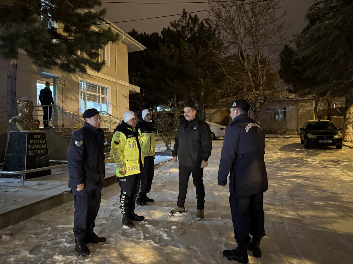 Yunak Kaymakamı Taşavlı Yılbaşı Denetimine Katıldı